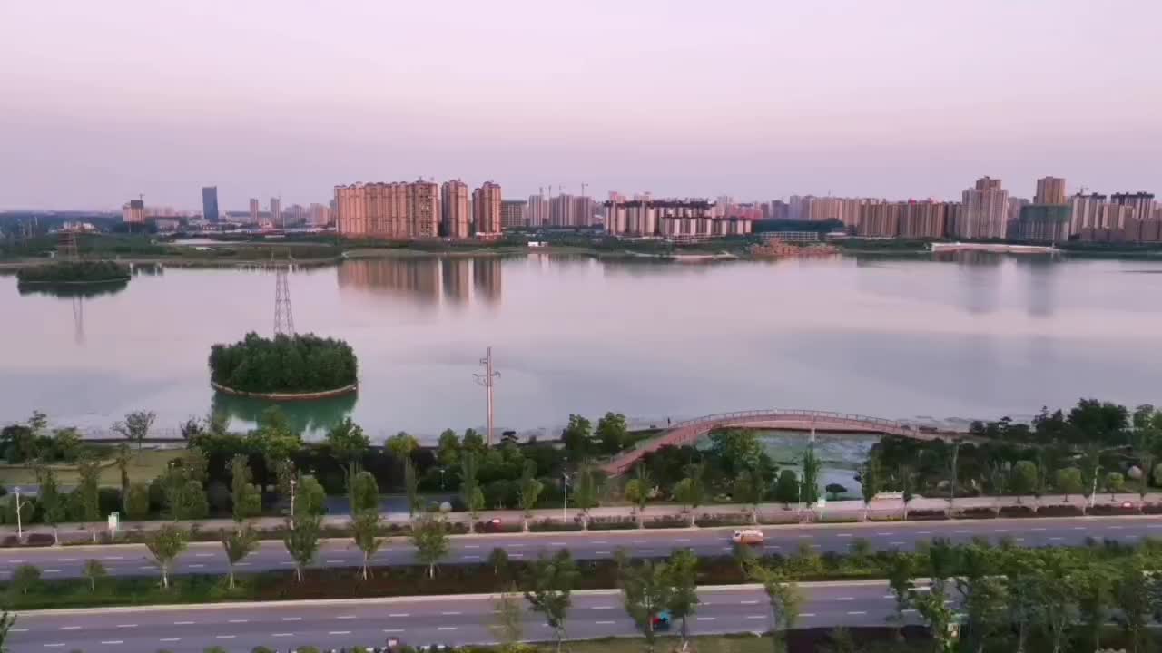 驻马店：夏日清河湖 草木自成景