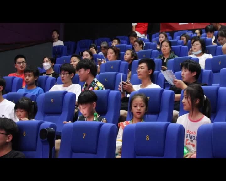 新蔡县公安局组织开展反诈电影《孤注一掷》观影活动