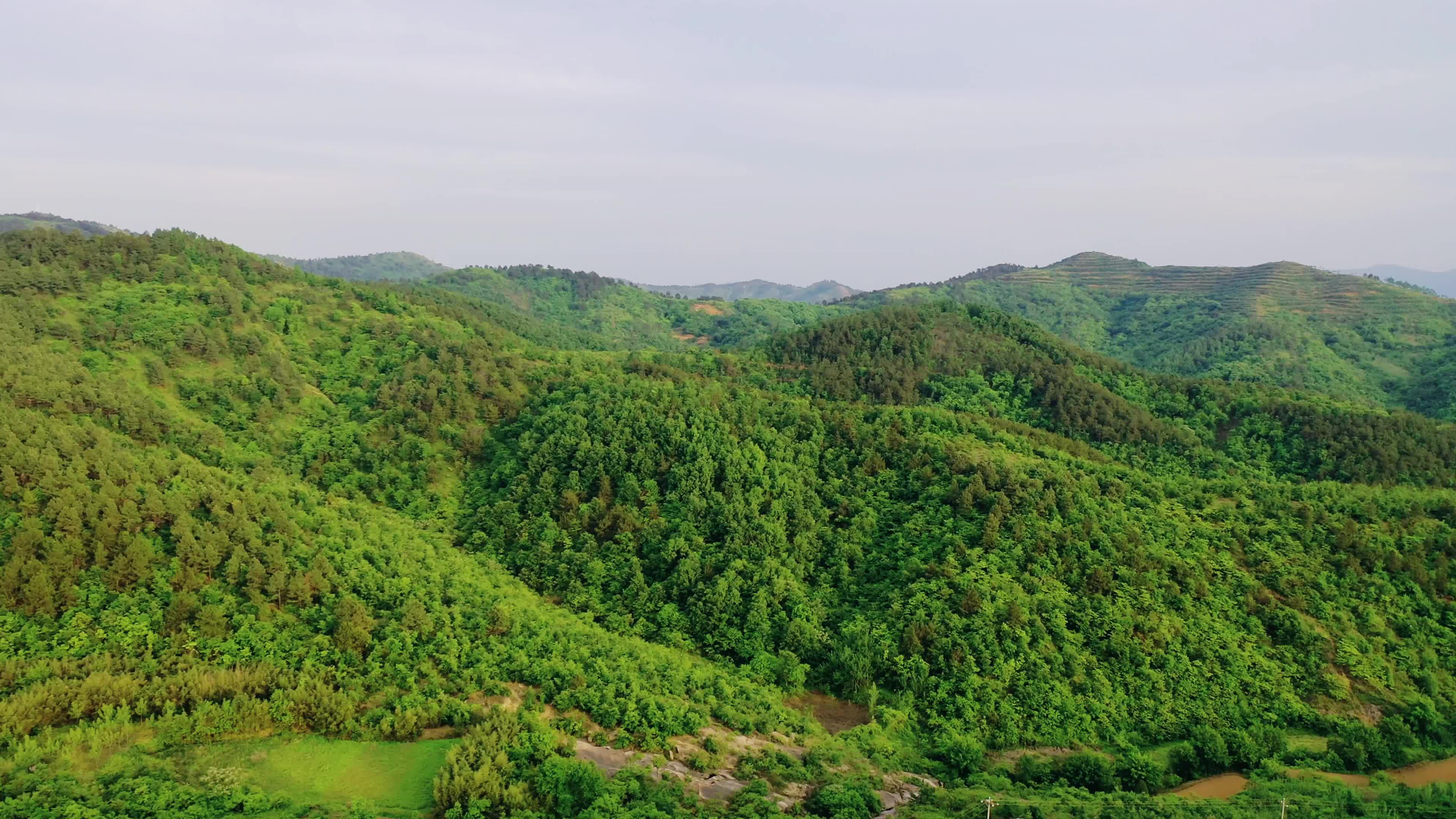 泌阳盘古山：雨后仙境 云雾缭绕美醉人