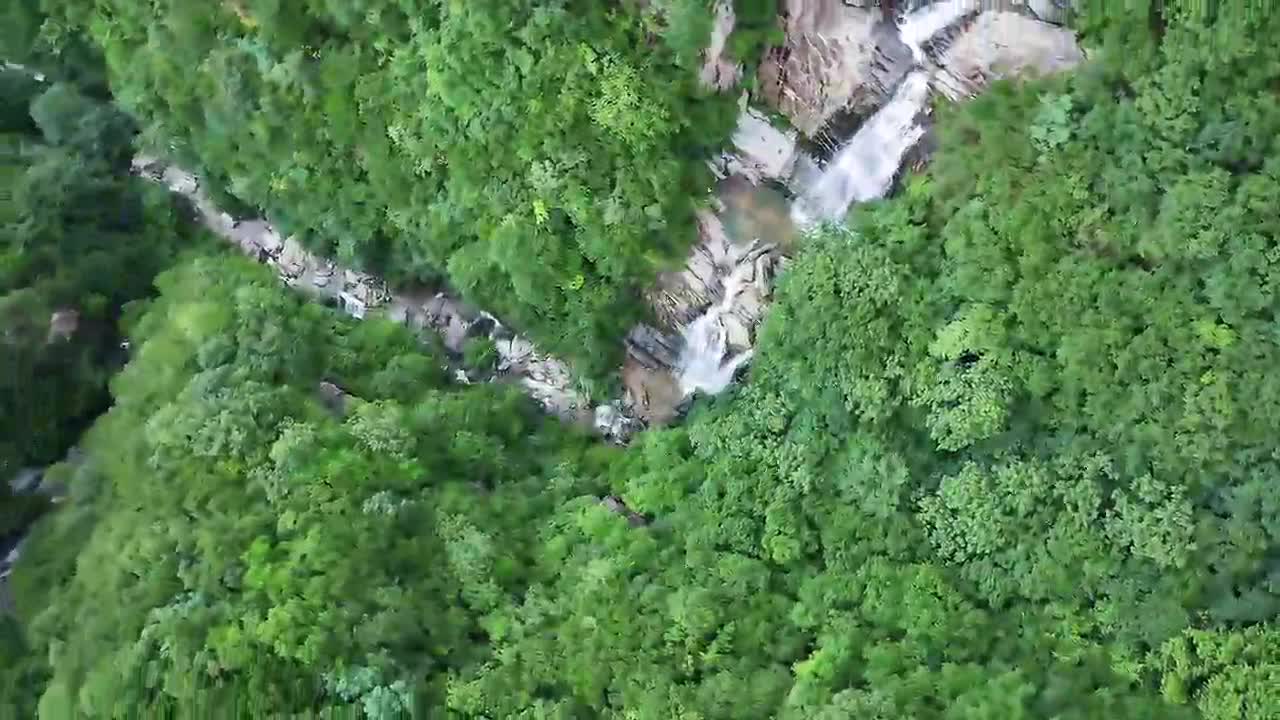 大山深處自然美 山清水秀好風(fēng)光