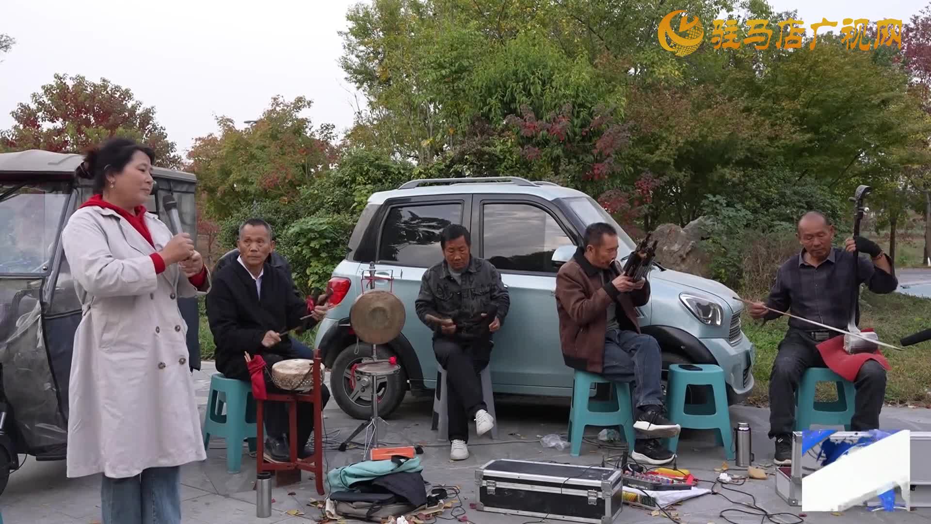 天氣寒涼  富強(qiáng)公園唱戲角依然火熱