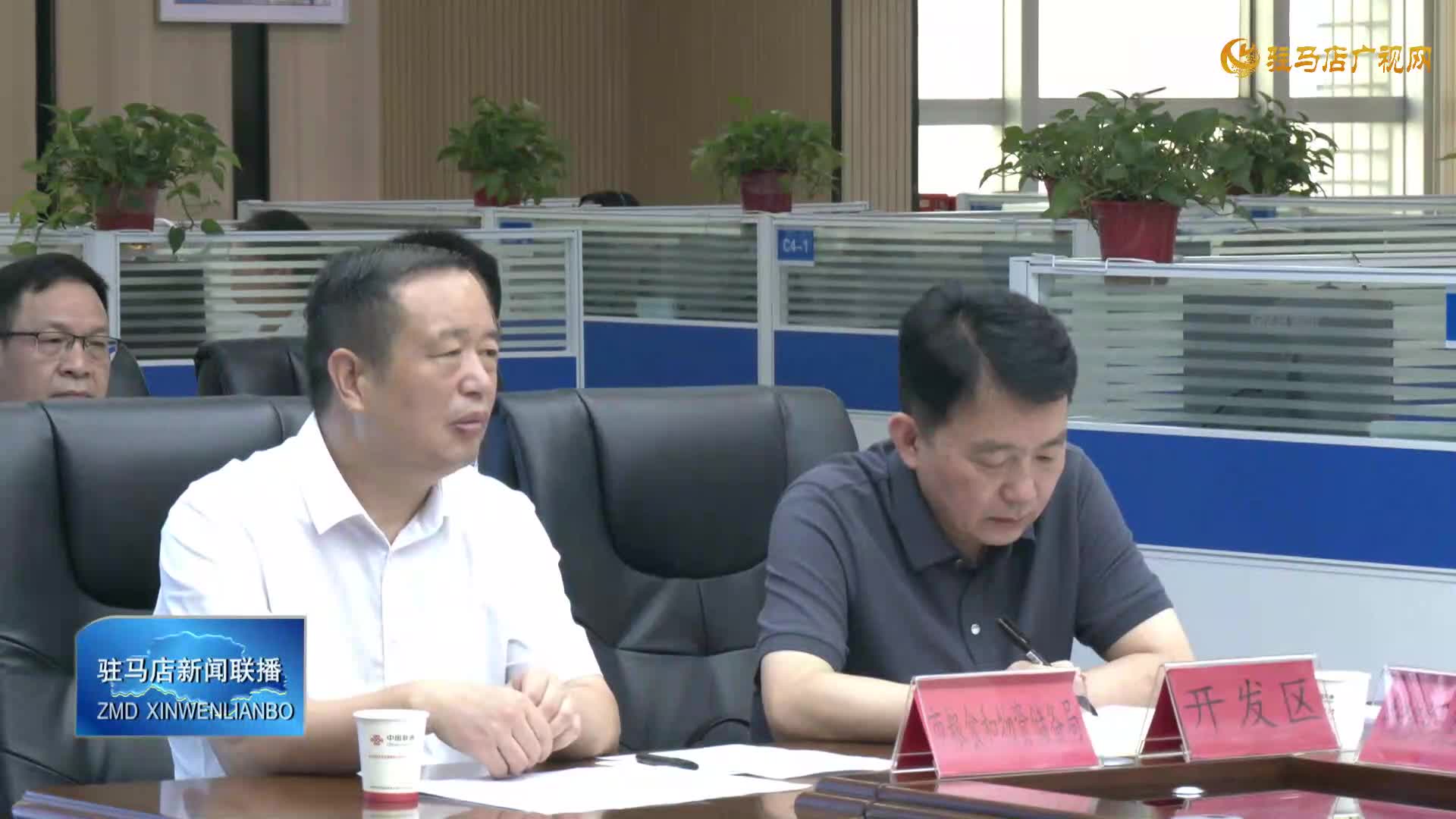 李跃勇现场接听市12345政务服务便民热线