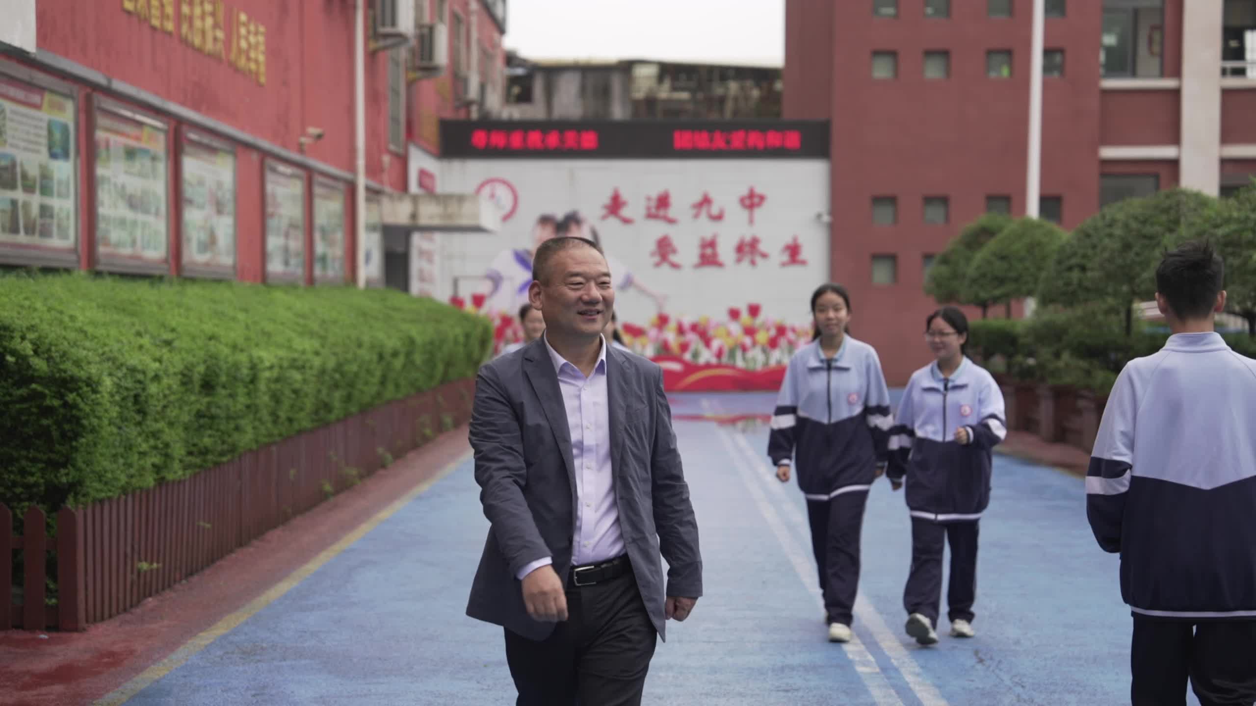 致敬“筑梦人”——驻马店市第九中学校长：于亚伟