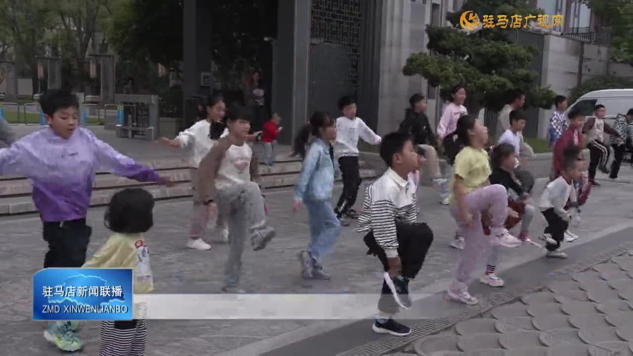 小區(qū)夜跑團：夜色中的風景線 點亮健康生活