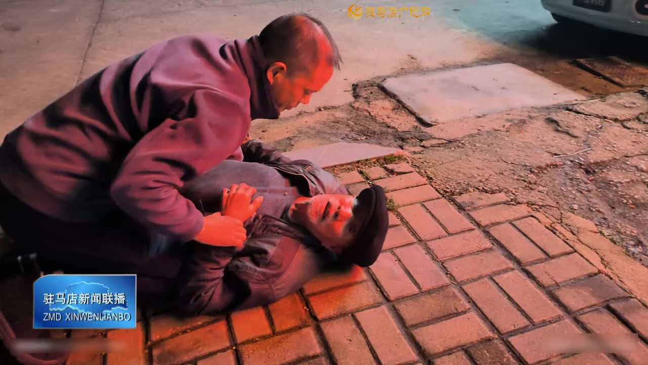 “河南好人”劉永欣跪地施救 82歲走失老人轉(zhuǎn)危為安