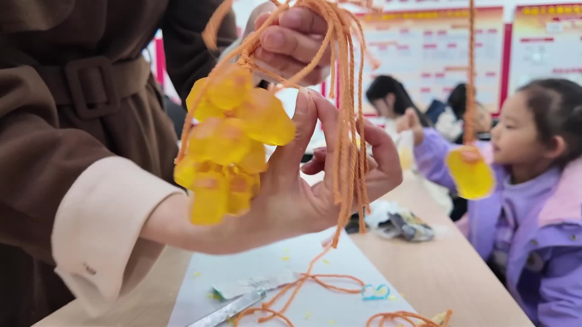 驻马店市总工会举办周末公益课桂花葡萄香皂制作活动