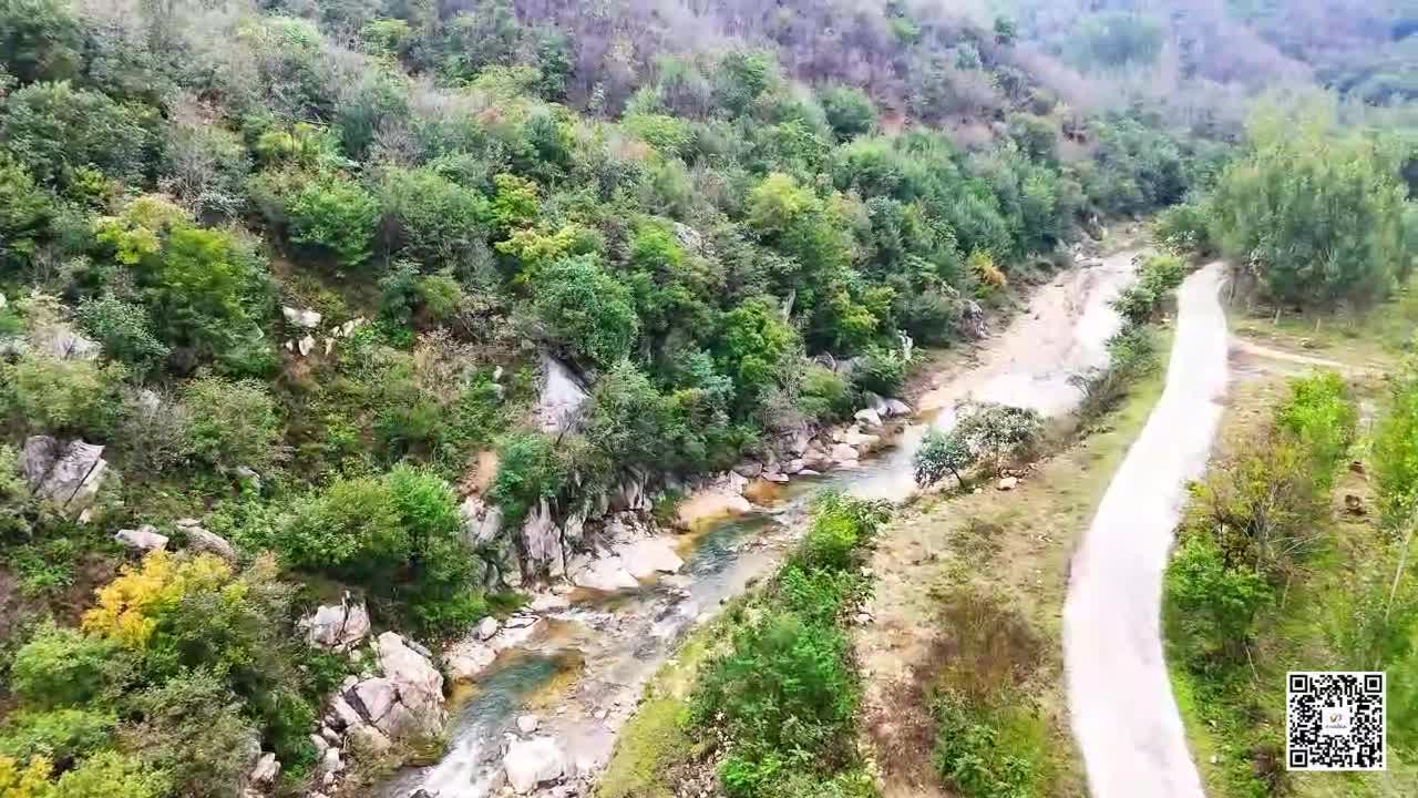 十八叠溪映碧翠 一河风光似九寨