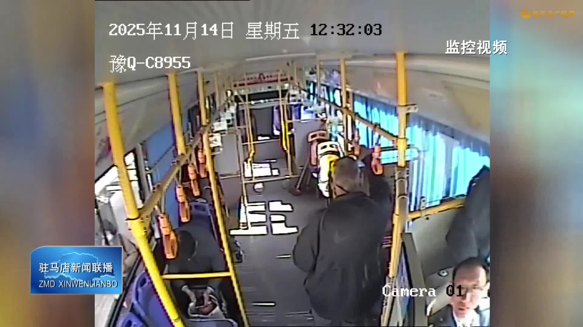 乘客车上突发疾病 5路公交车长疾驰送医