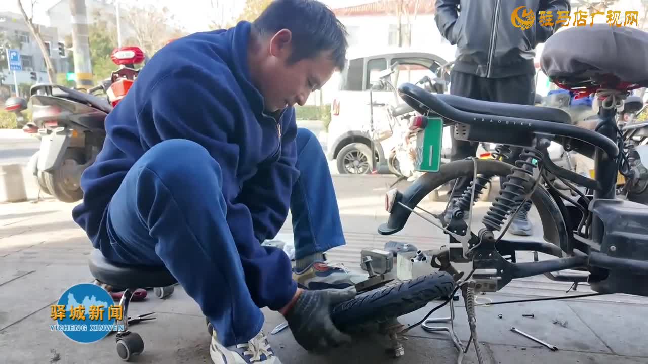 十三载温情坚守：平凡匠心藏温情  修车便民暖人心