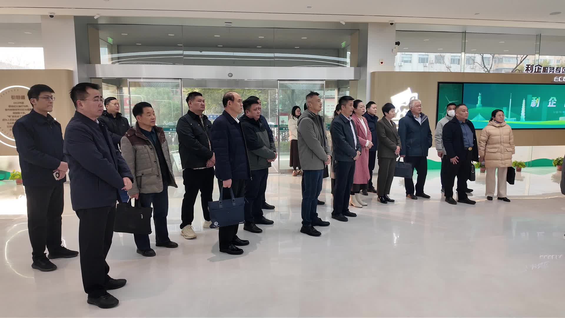 2025 年驻马店市营商环境特邀监督员（体验师）座谈会召开