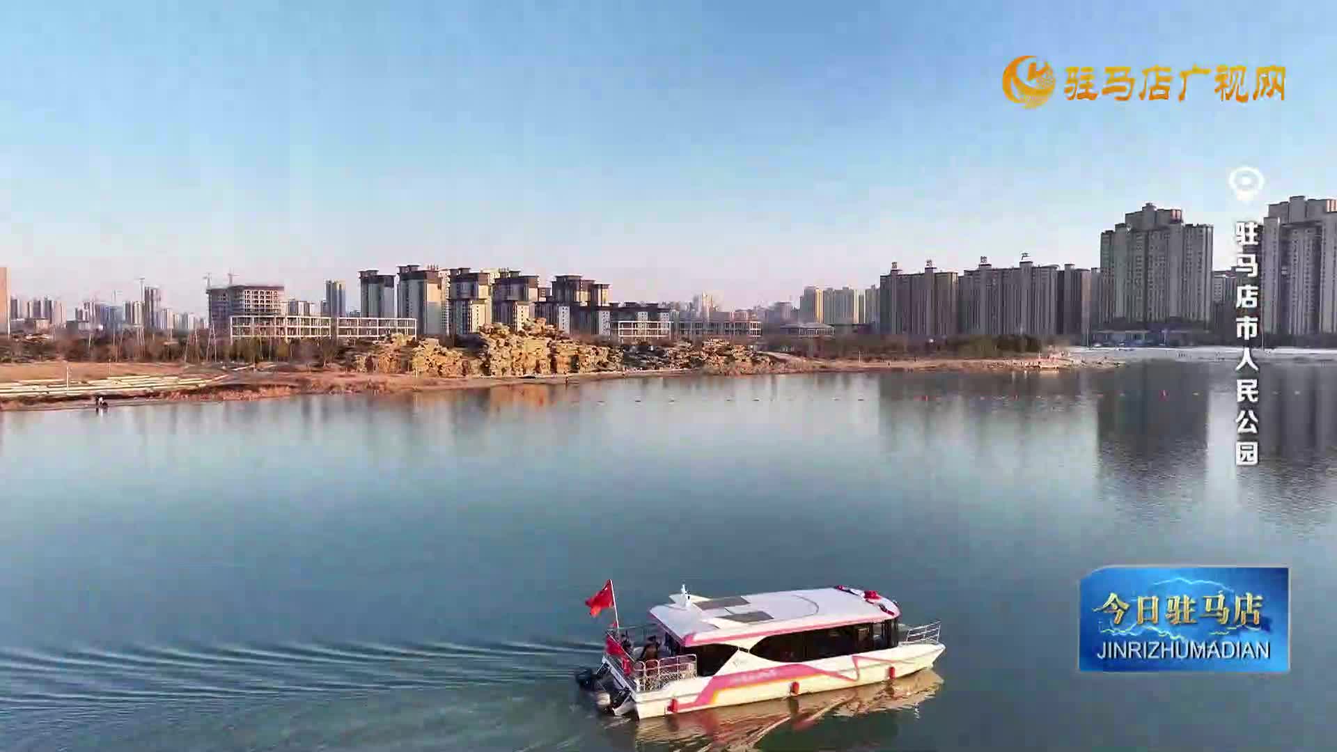 冬日人民公园：落日暖阳伴水鸟