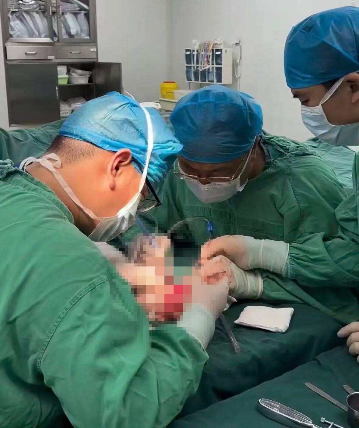 驻马店市中医院医疗美容科成功为瘢痕挛缩患者实施手术，恢复手臂关节功能