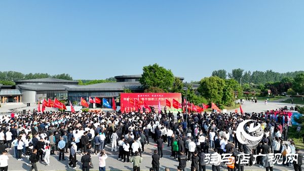 平舆县2026年干部职工大型健步走文明实践活动圆满举行