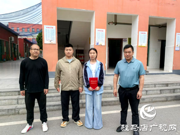 平舆县杨埠镇老任村：千元压岁钱 温暖老人心
