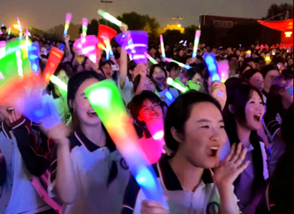 声动树人 少年正当燃 一场超治愈的校园音乐会