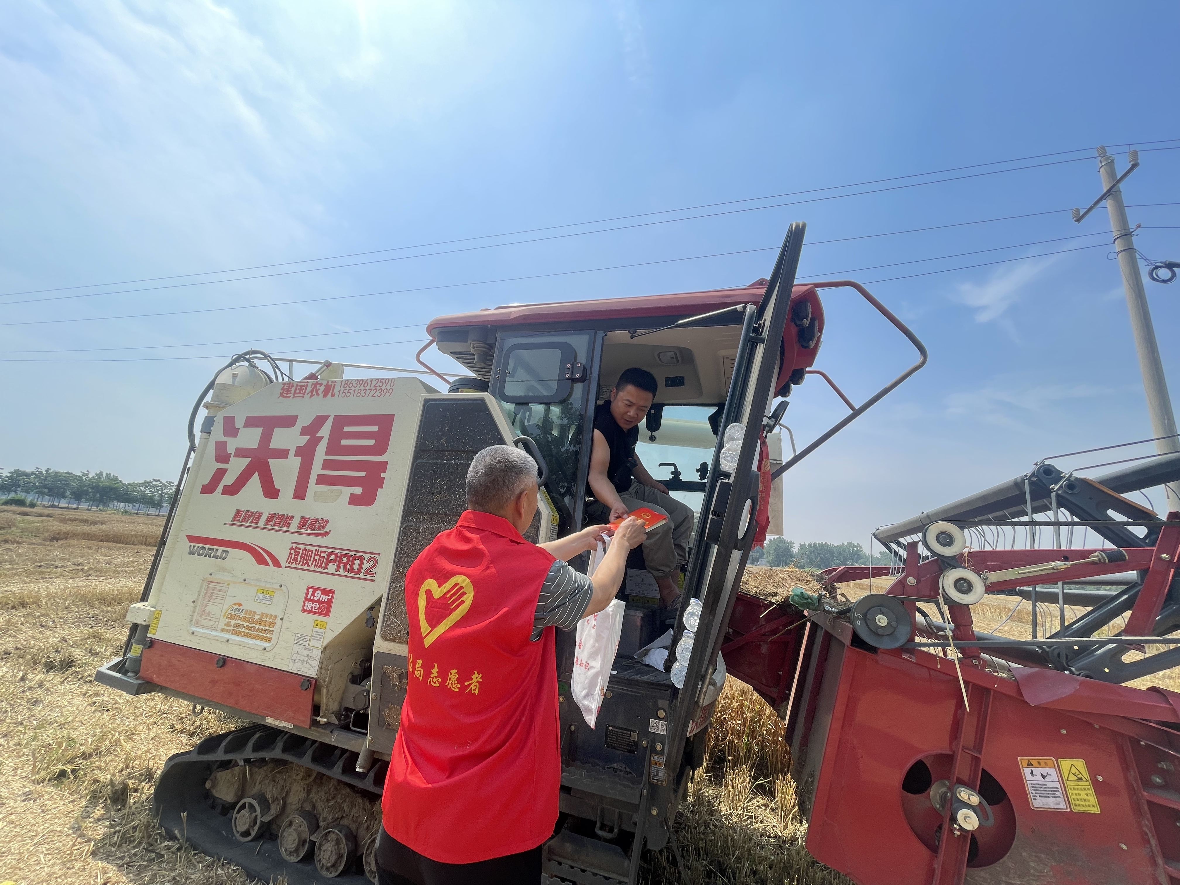 风吹麦浪处 &ldquo;三夏&rdquo;普法忙： 平舆县司法局开展精准普法助农忙活动