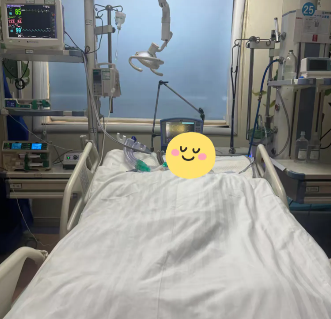 生死瞬间!驻马店市中医院门诊大厅突发患者猝倒，十分钟急救转危为安